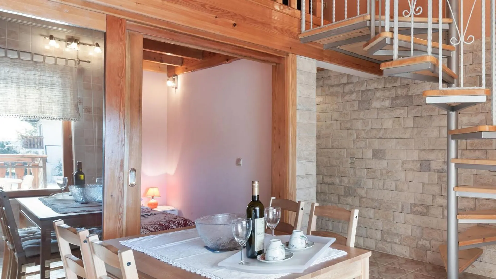 Large Holiday Home With Private Pool And Garden Polaca