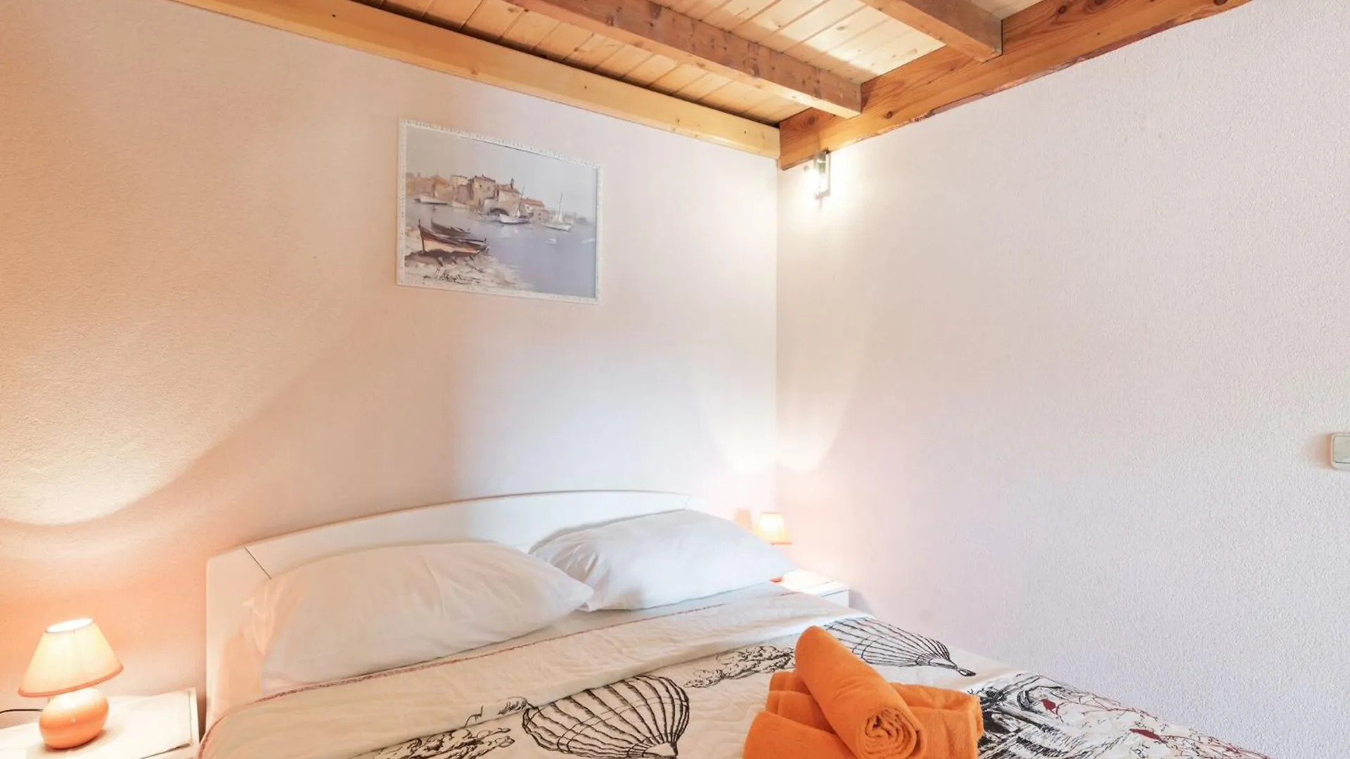 Large Holiday Home With Private Pool And Garden Polaca