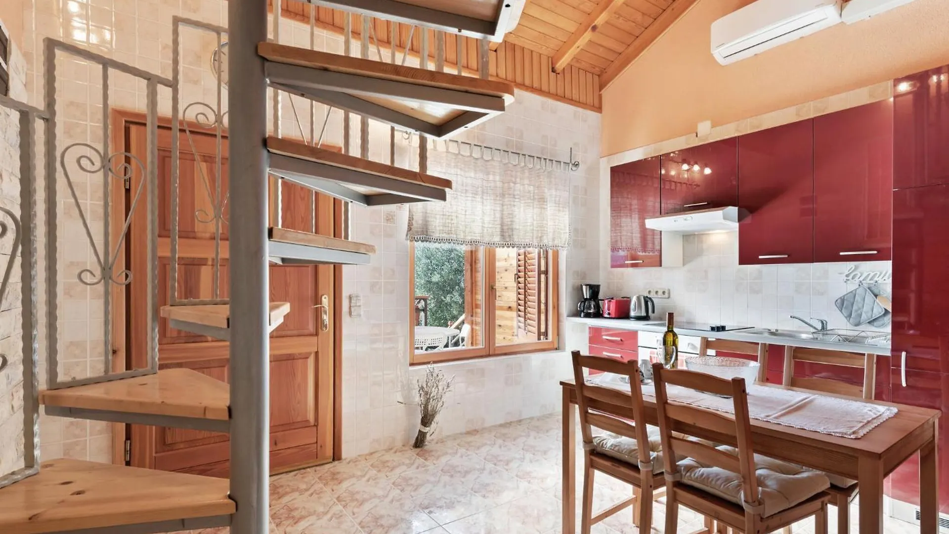 Large Holiday Home With Private Pool And Garden Polaca
