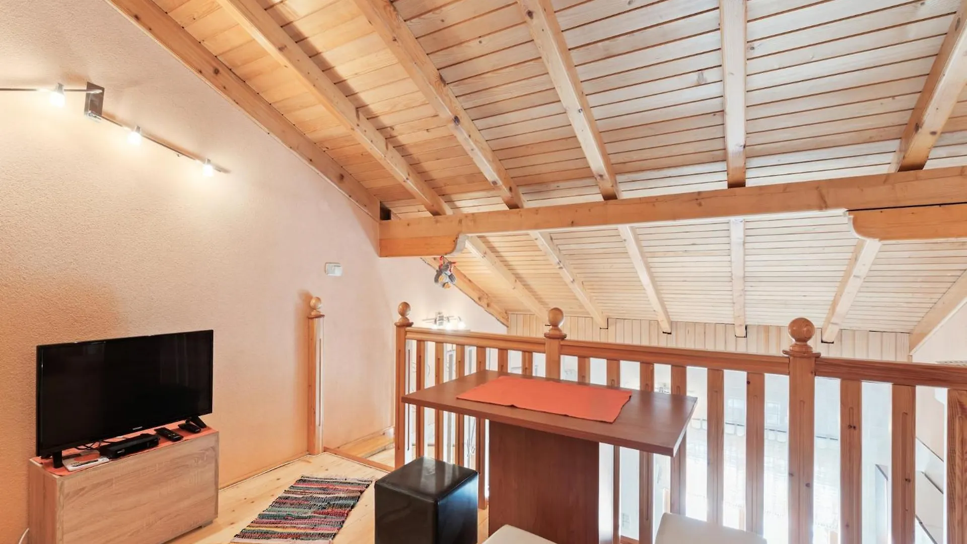 Large Holiday Home With Private Pool And Garden Polaca